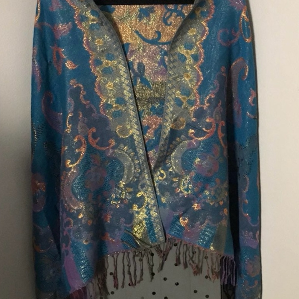 Beautiful scarf/oversized blanket